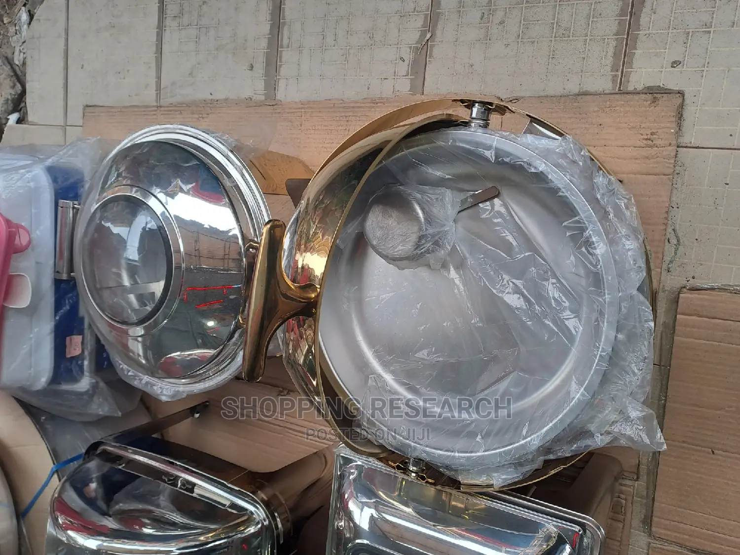 Roll-Top Round Chaffing Dishes With Glass-Stainless Steel