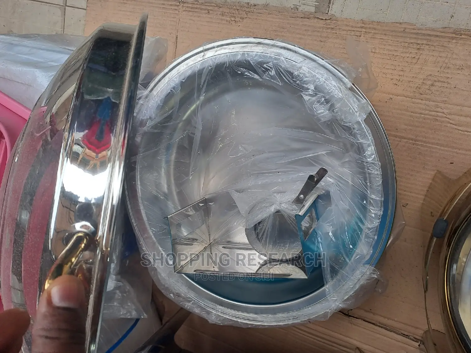 Roll-Top Round Chaffing Dishes With Glass-Stainless Steel