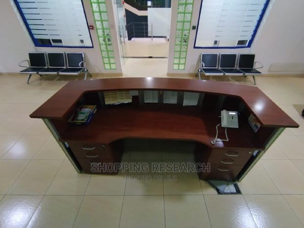 Reception Counter With Aluminium Partition - thumbnail 2