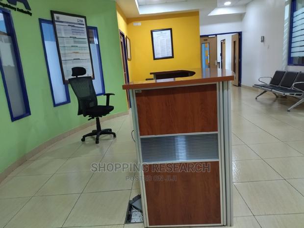 Reception Counter With Aluminium Partition - thumbnail 4