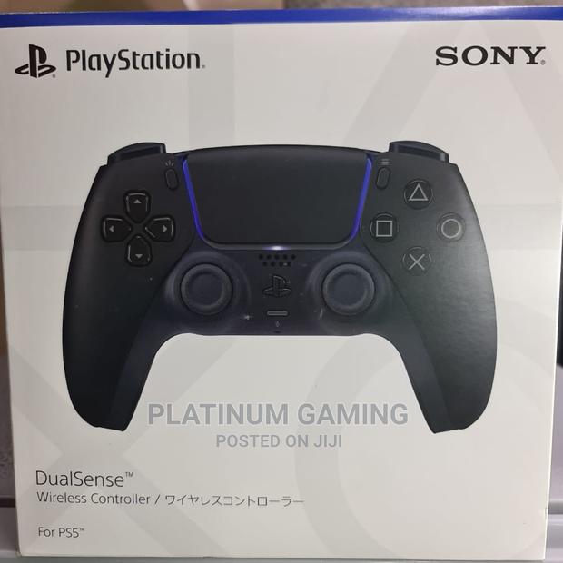 PS5 Controller (Black) - main view