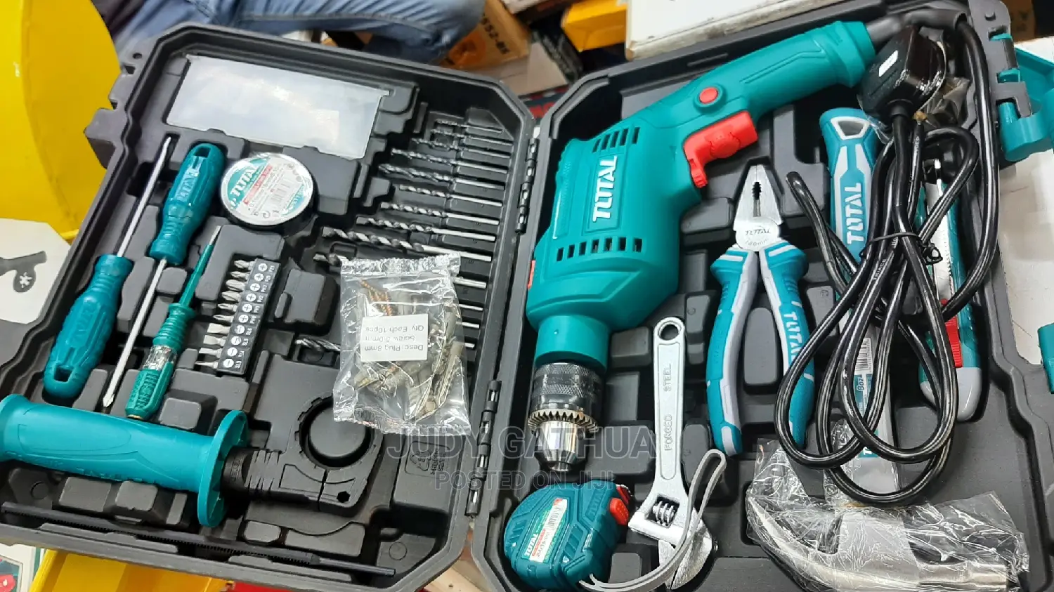 Tool Set With Drill 680 Watts