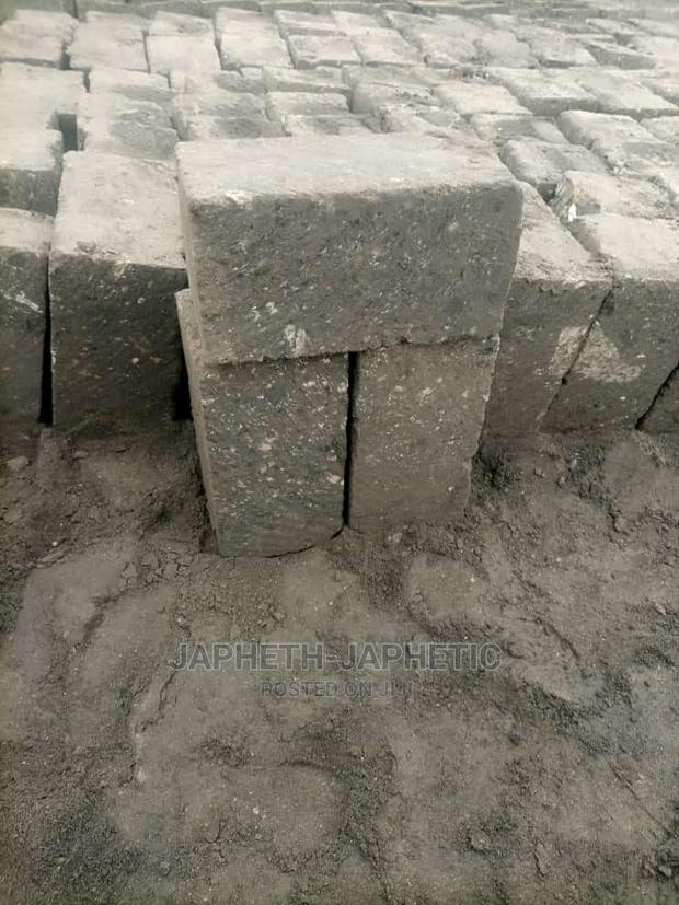 Machine Cut Stones/Ndarugu*🛖🏢