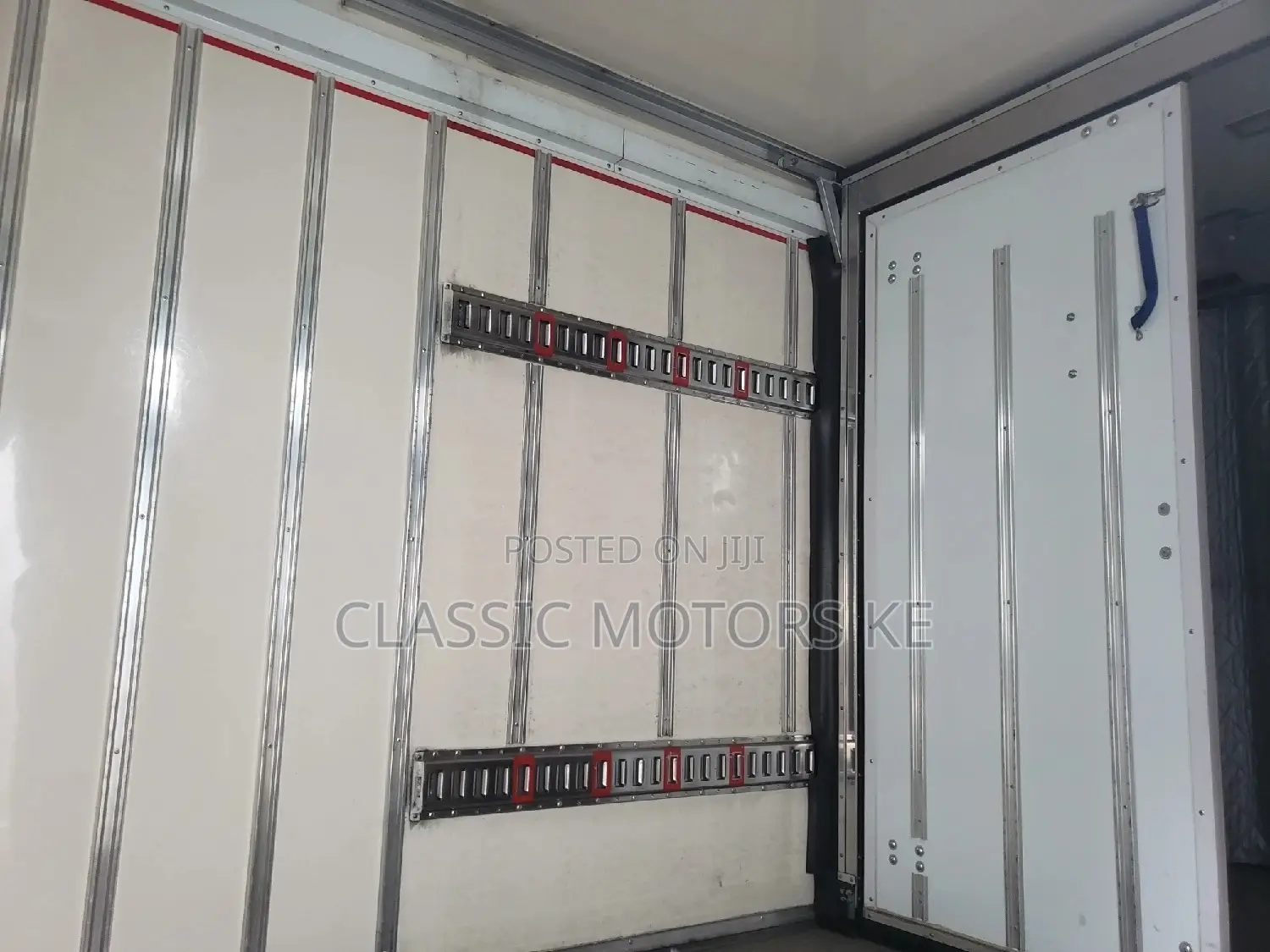 Isuzu Elf, With Freezer Box, Partitioned Body