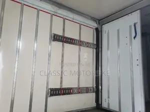 Isuzu Elf, With Freezer Box, Partitioned Body