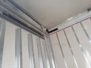 Isuzu Elf, With Freezer Box, Partitioned Body