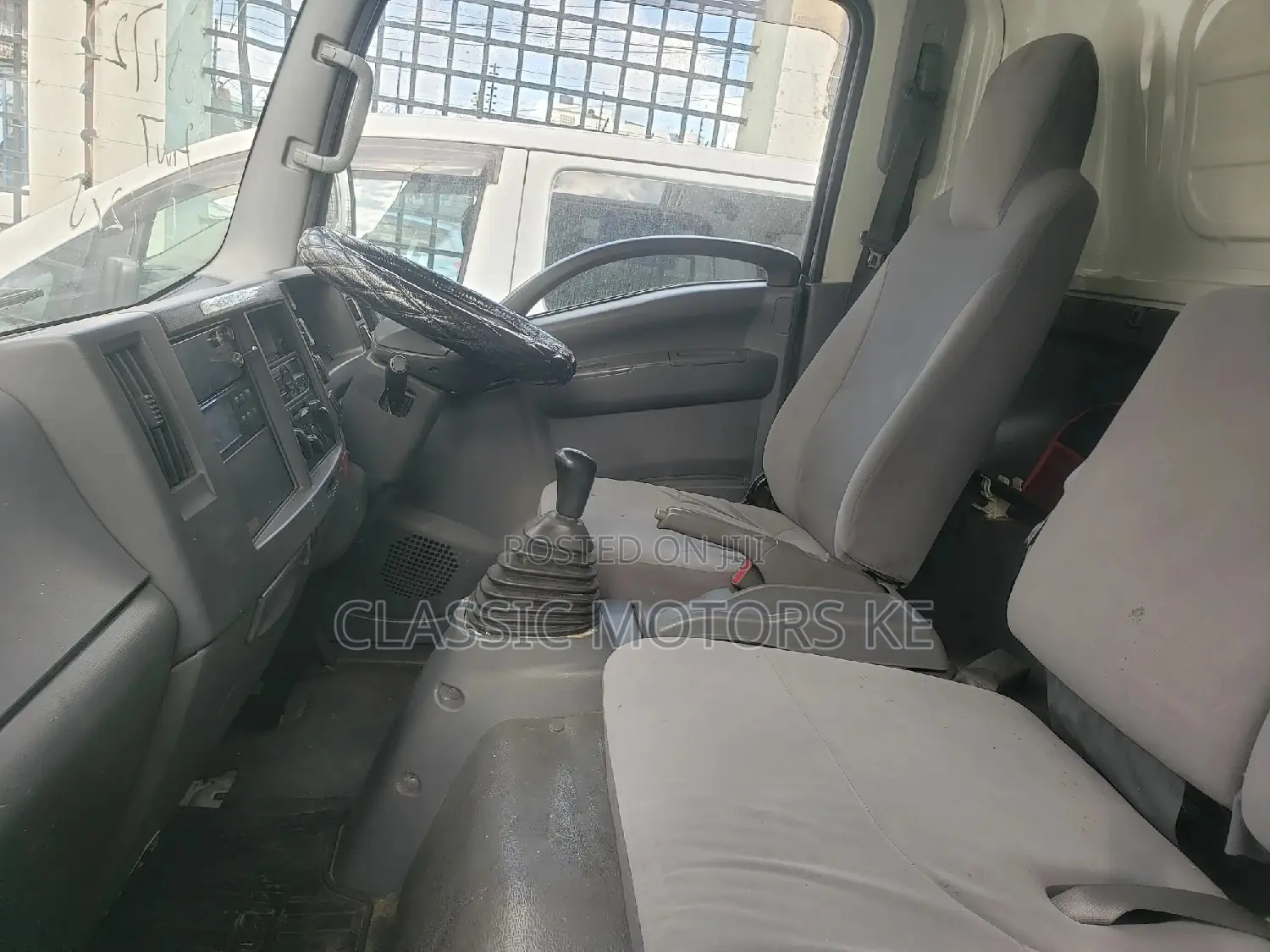 Isuzu Elf, With Freezer Box, Partitioned Body