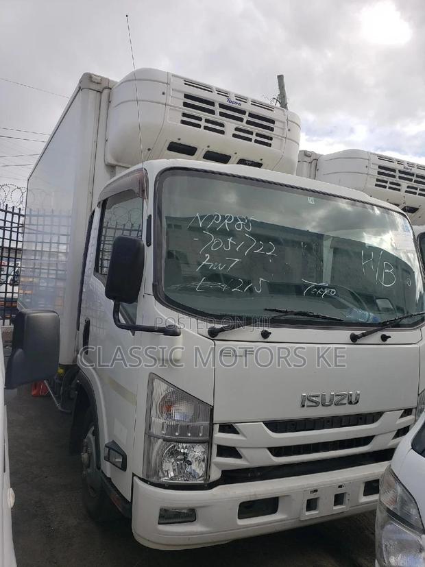 Isuzu Elf, With Freezer Box, Partitioned Body