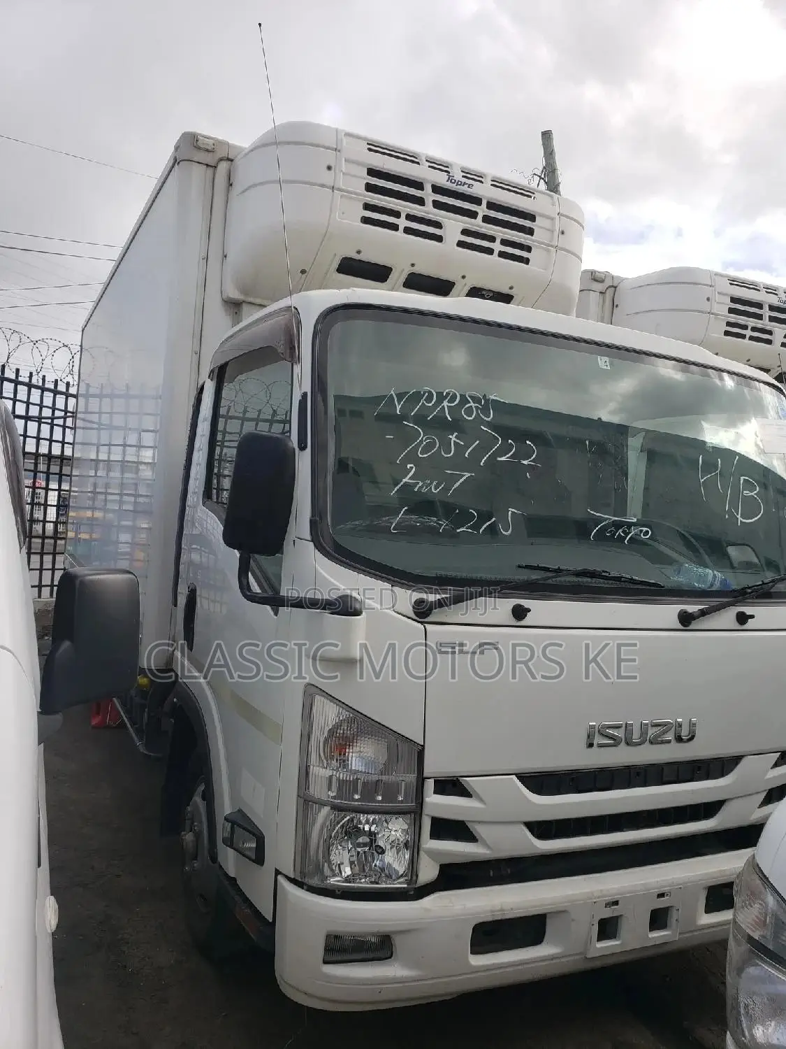 Isuzu Elf, With Freezer Box, Partitioned Body