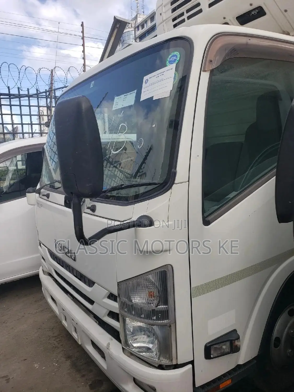Isuzu Elf, With Freezer Box, Partitioned Body