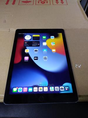 Apple iPad Air 2 64 GB Gray - main view