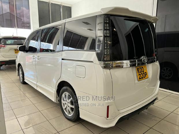 Toyota Voxy 2015 White - thumbnail 3