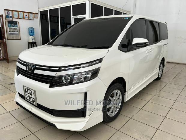 Toyota Voxy 2015 White - thumbnail 9