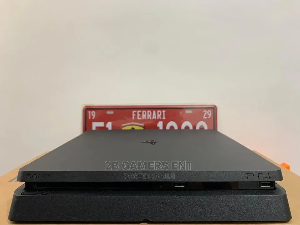 Slim Play Station 4, 2 Pads, Used