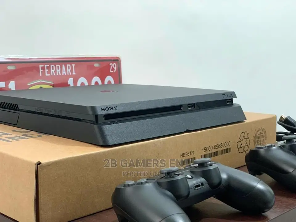 Slim Play Station 4, 2 Pads, Used