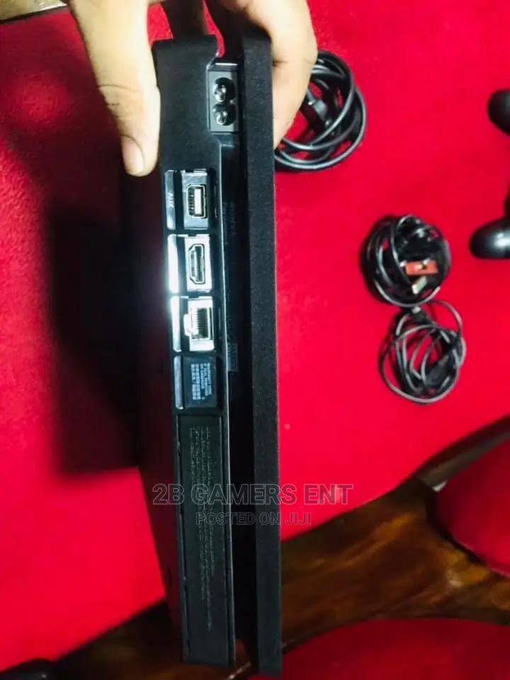 Slim Play Station 4, Used and Clean