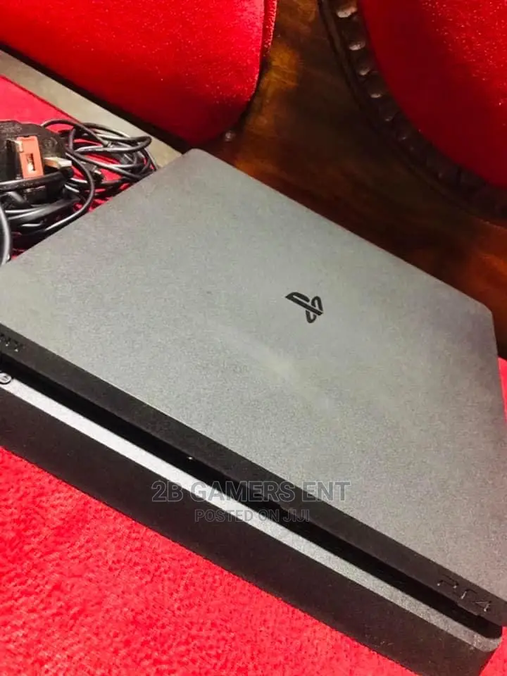 Slim Play Station 4, Used and Clean