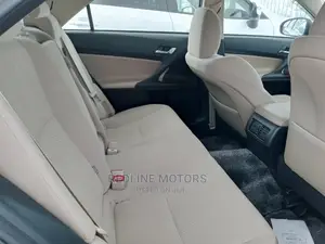 2016 Toyota Mark X 2.5 AWD Silver - Exceptional Performance