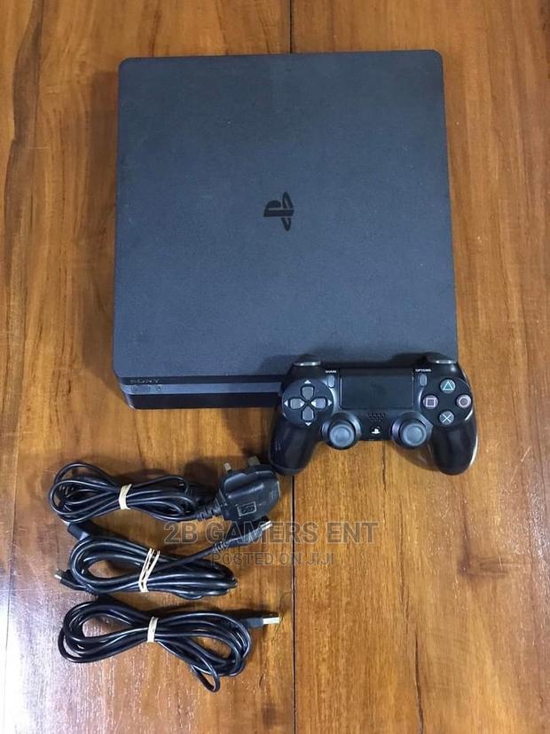 Slim Play Station 4, All Accessories - main view