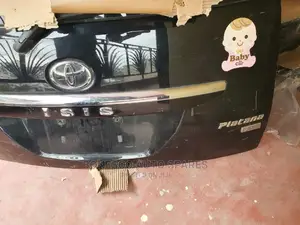 Toyota Isis 2014 Boot/ Tailgate With Sensor