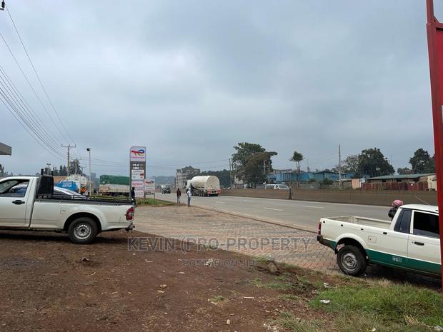 Commercial 100 By 100 Fts Plot Fronting The Tarmac Sigona. - thumbnail 5