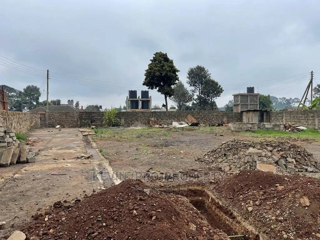 Commercial 100 By 100 Fts Plot Fronting The Tarmac Sigona.