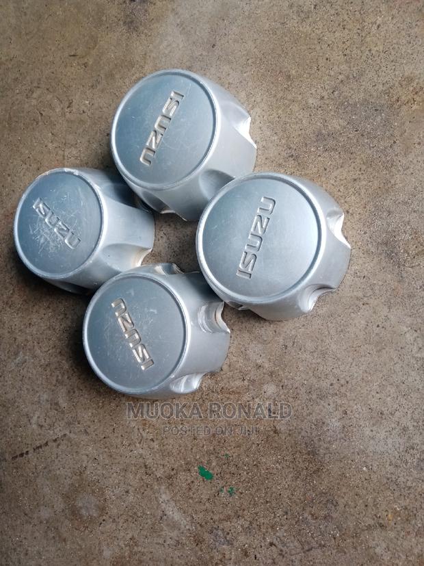 Isuzu D-Max Caps