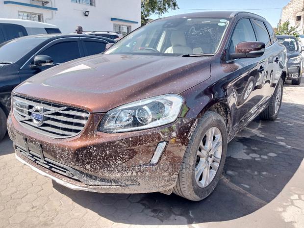 Volvo XC60 T5 AWD 2016 Orange