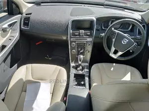 Volvo XC60 T5 AWD 2016 Orange