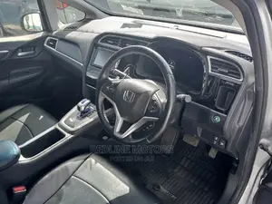 Honda Fit Shuttle 1.5 Hybrid 2WD 2016 Silver