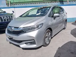 Honda Fit Shuttle 1.5 Hybrid 2WD 2016 Silver