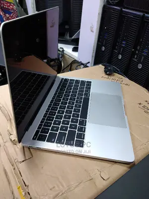 Laptop Apple MacBook Pro 2017 16GB Intel Core I7 SSD 512GB