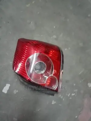 Avensis 2005 Backlight