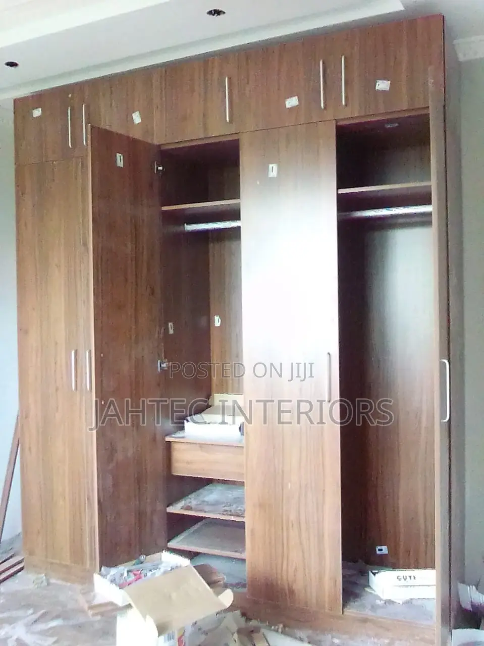 Kitchens Cabinet and Feeting Services Carpenter