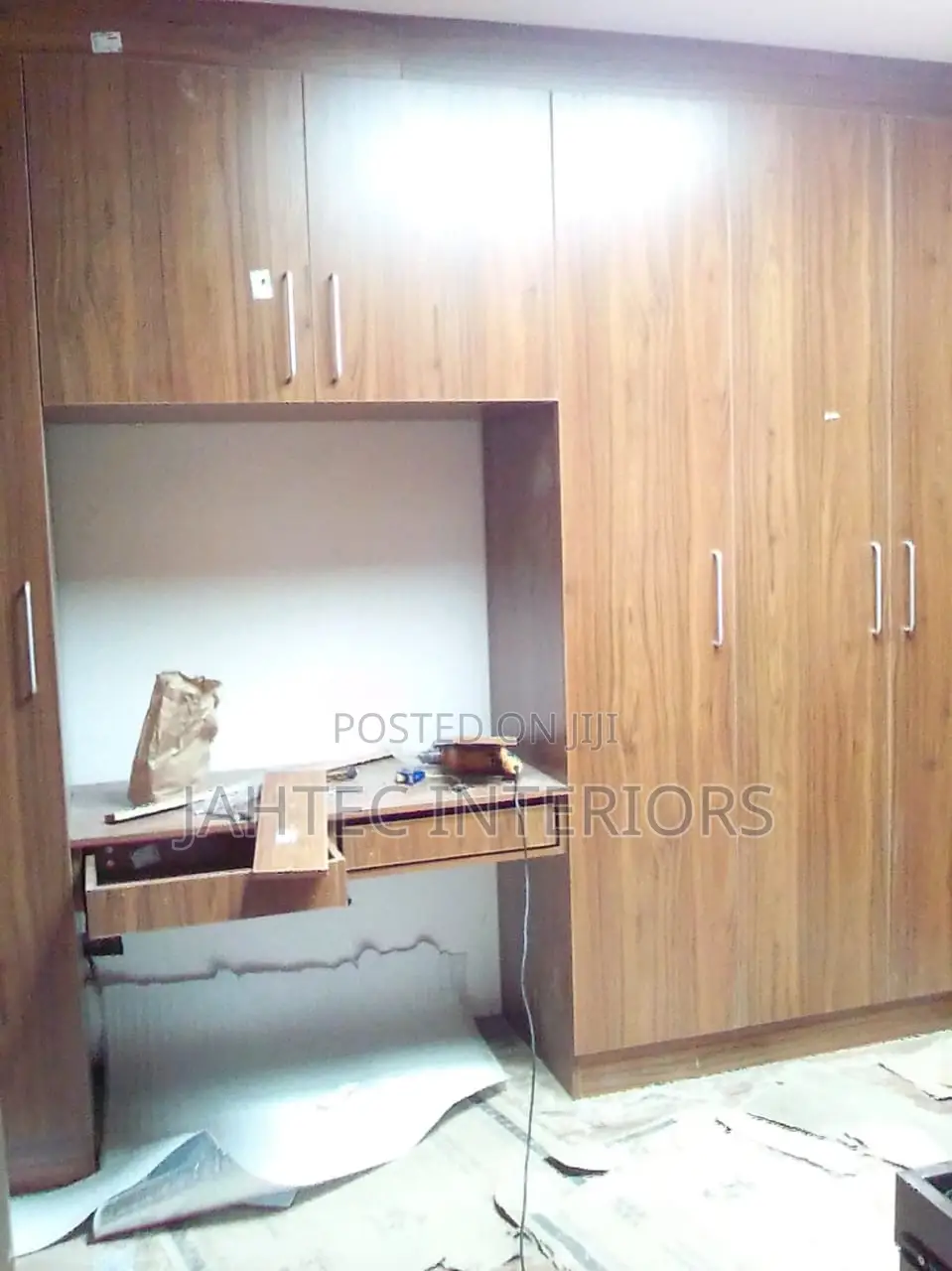 Kitchens Cabinet and Feeting Services Carpenter