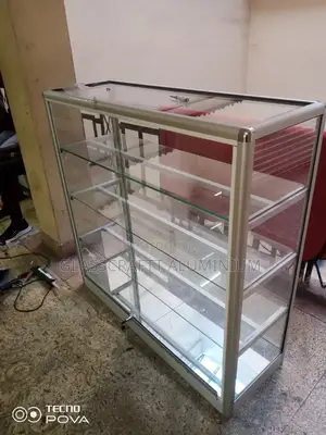Four Feet Display