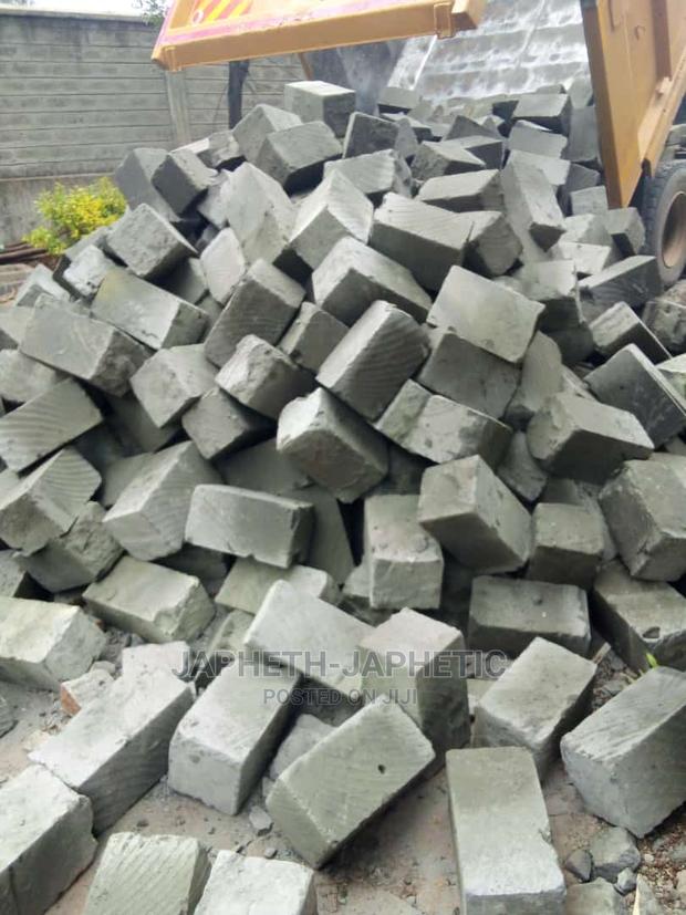 Ndarugo "Blue Machine Cut Stone - thumbnail 2