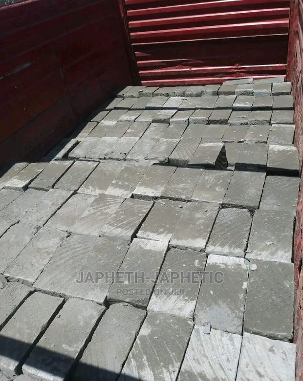 Ndarugo "Blue Machine Cut Stone - thumbnail 3