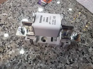 200A Battery Fuse Complete With Puller