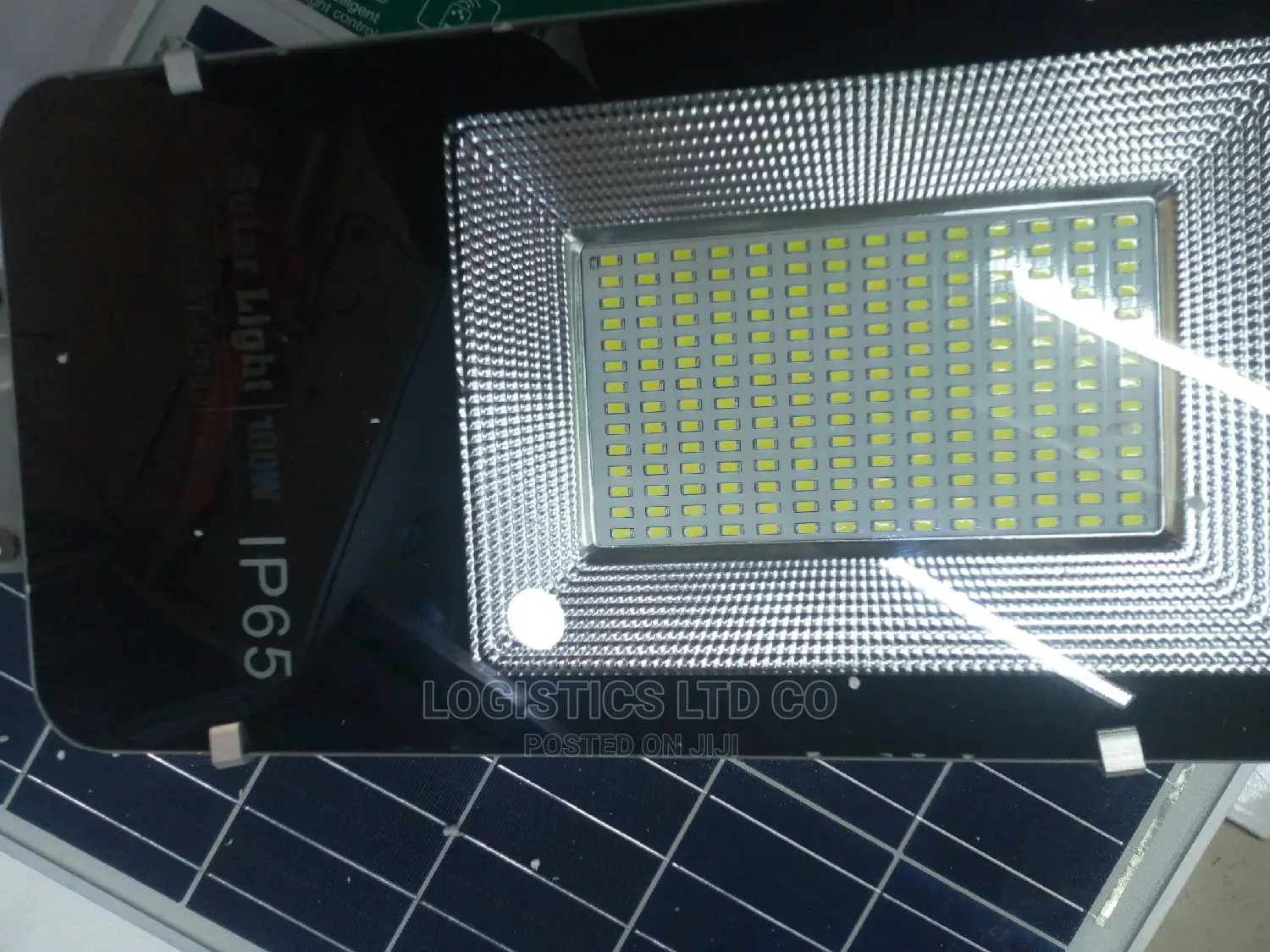 DAT AT8600 100W Solar Street Light With Wall Mounting Pole