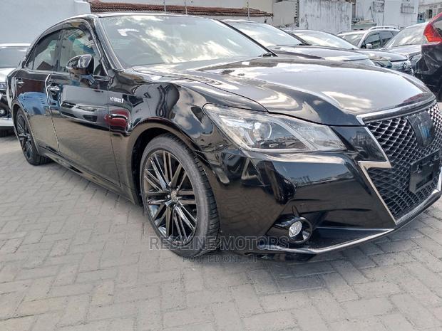 Toyota Crown 2016 Matt Black