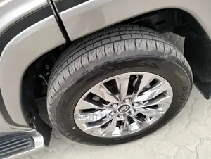 Toyota Land Cruiser 3.5 V6 2022 Gold