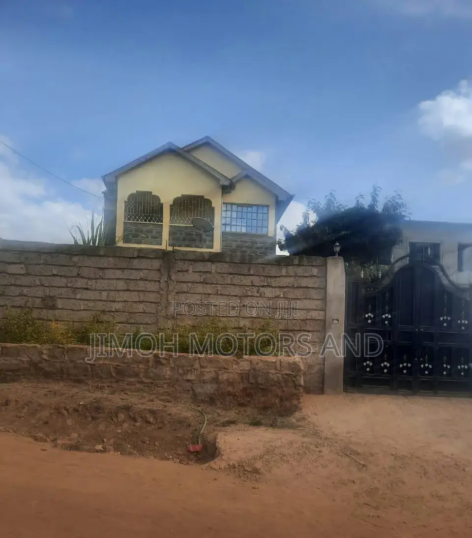 4bdrm Bungalow in Parklands/Highridge for Sale