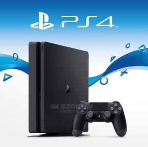 Brand New Playstation 4 Slim. - main view