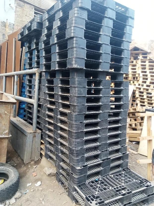 Plastic Pallets - 110cm by 110cm - thumbnail 2