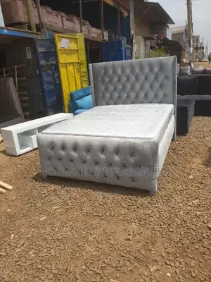 5/6 Tufted Bed