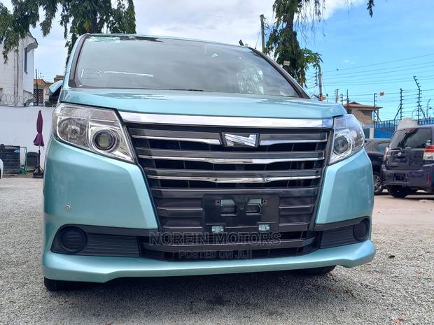 Toyota Noah 2015 Green
