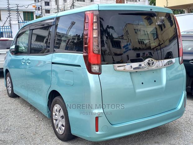 Toyota Noah 2015 Green - thumbnail 6