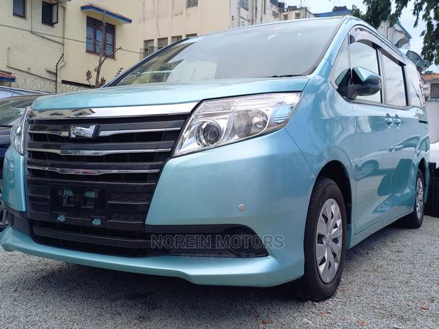 Toyota Noah 2015 Green - thumbnail 5