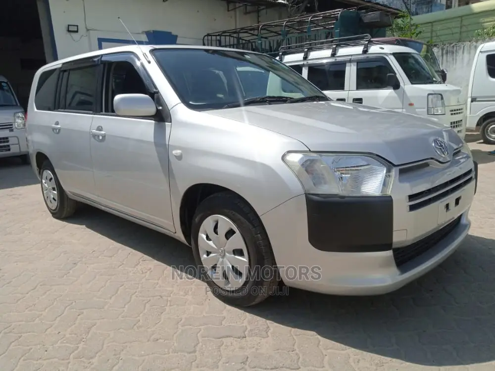 Toyota Succeed SV Premium 2016 Silver